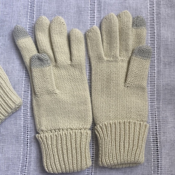 Steve Madden NWOT  winter hat and gloves set. - Picture 4 of 8